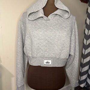 ALO Yoga Quilted Cropped Hoodie in Heather Gray